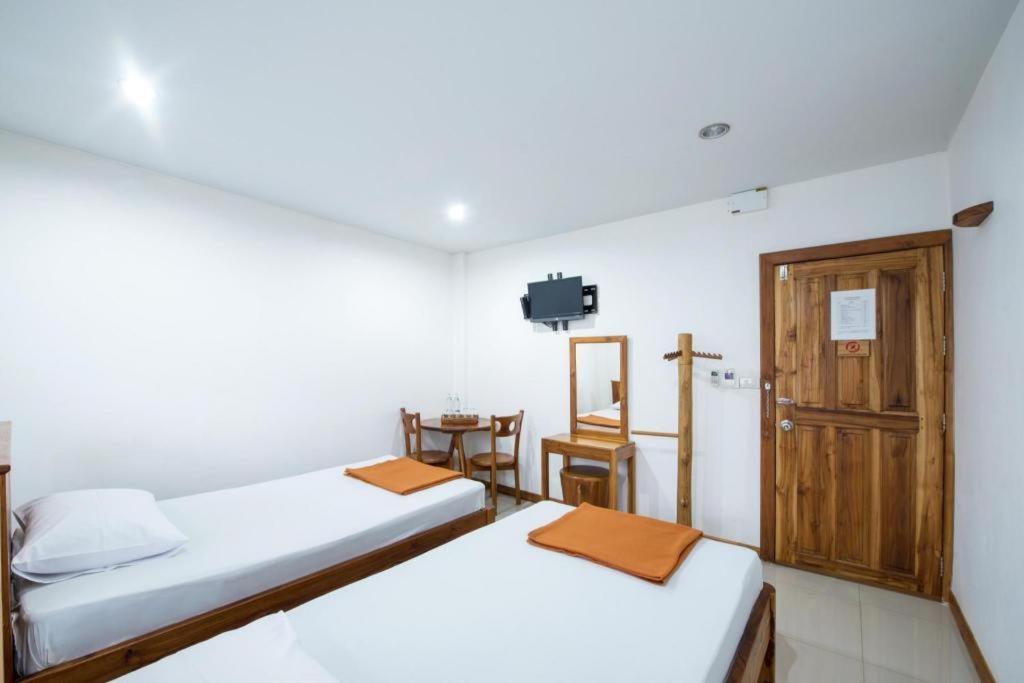 Thongphaphum Place Экстерьер фото