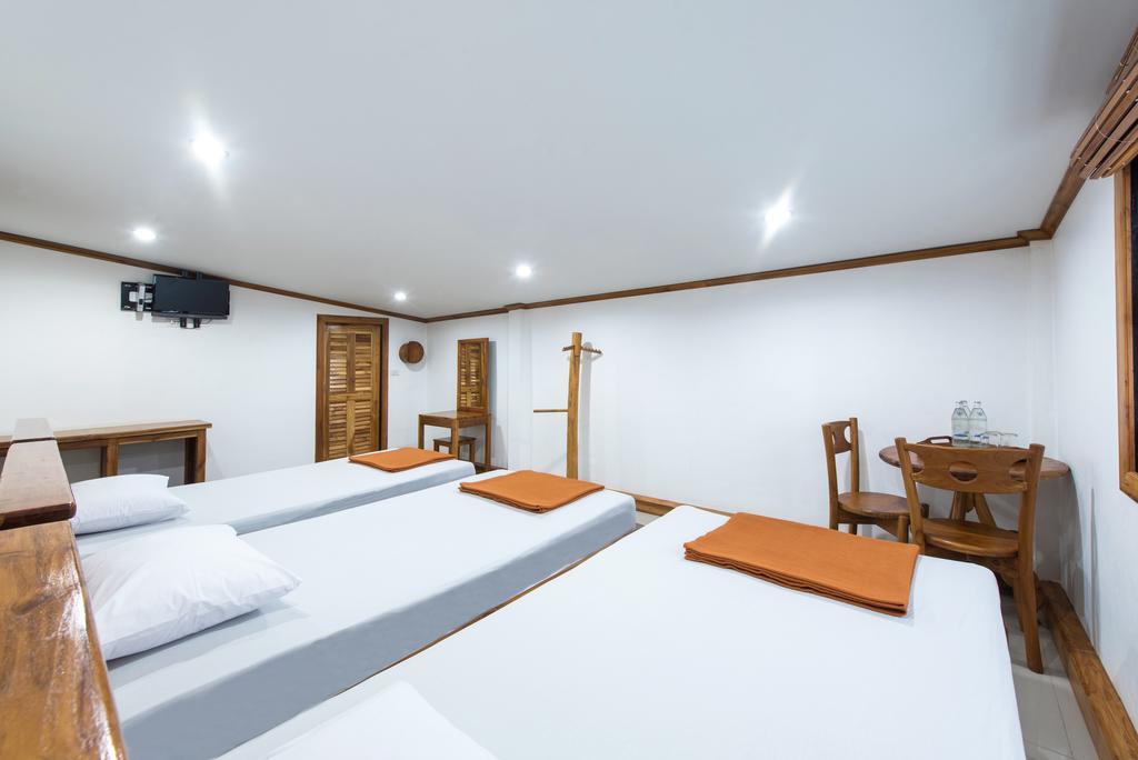 Thongphaphum Place Экстерьер фото